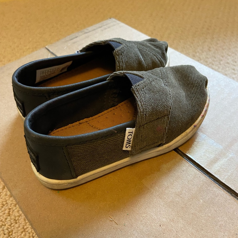 Tom’s Toddler Slip-ons